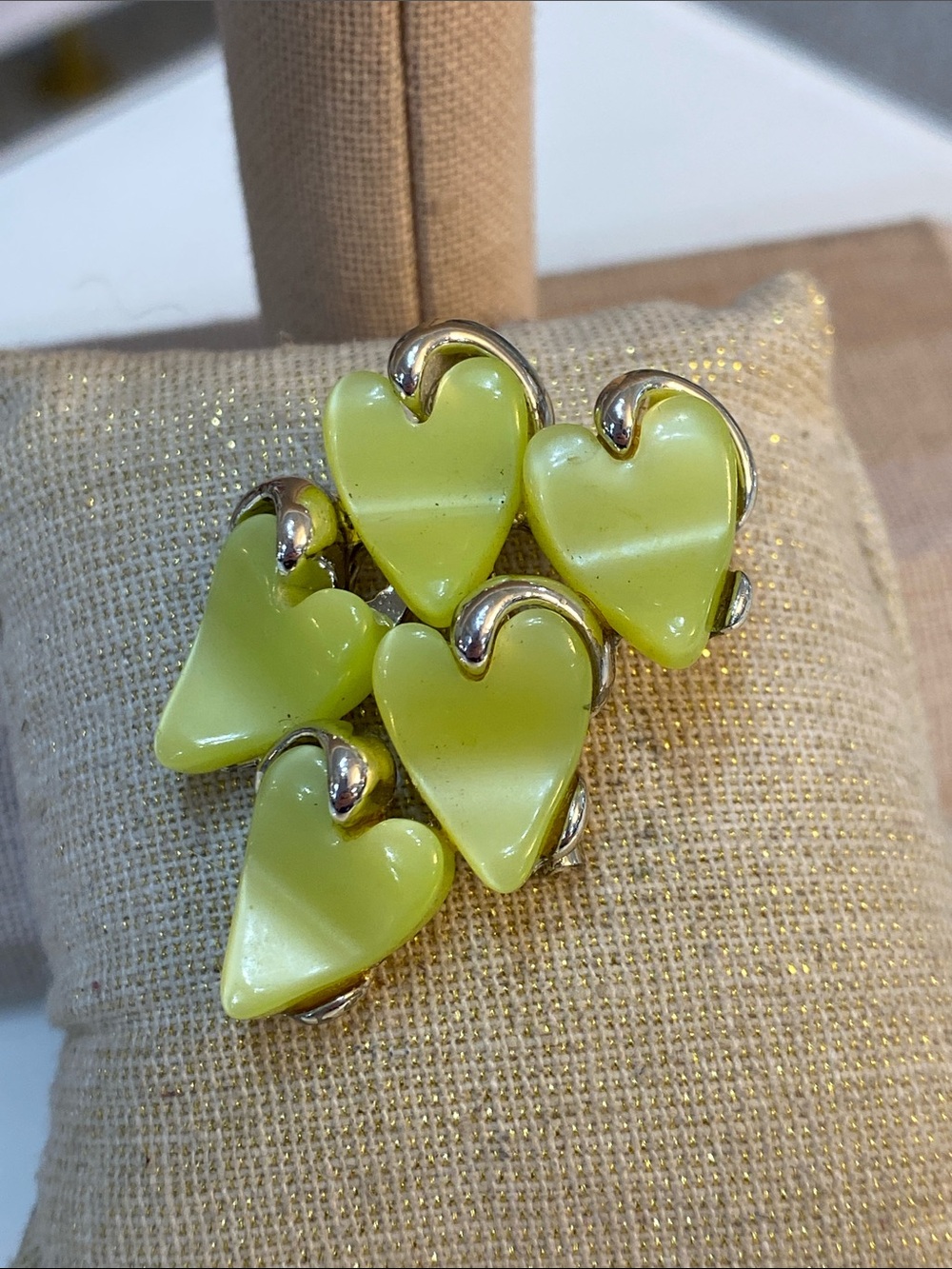 CLAUDETTE green flower brooch